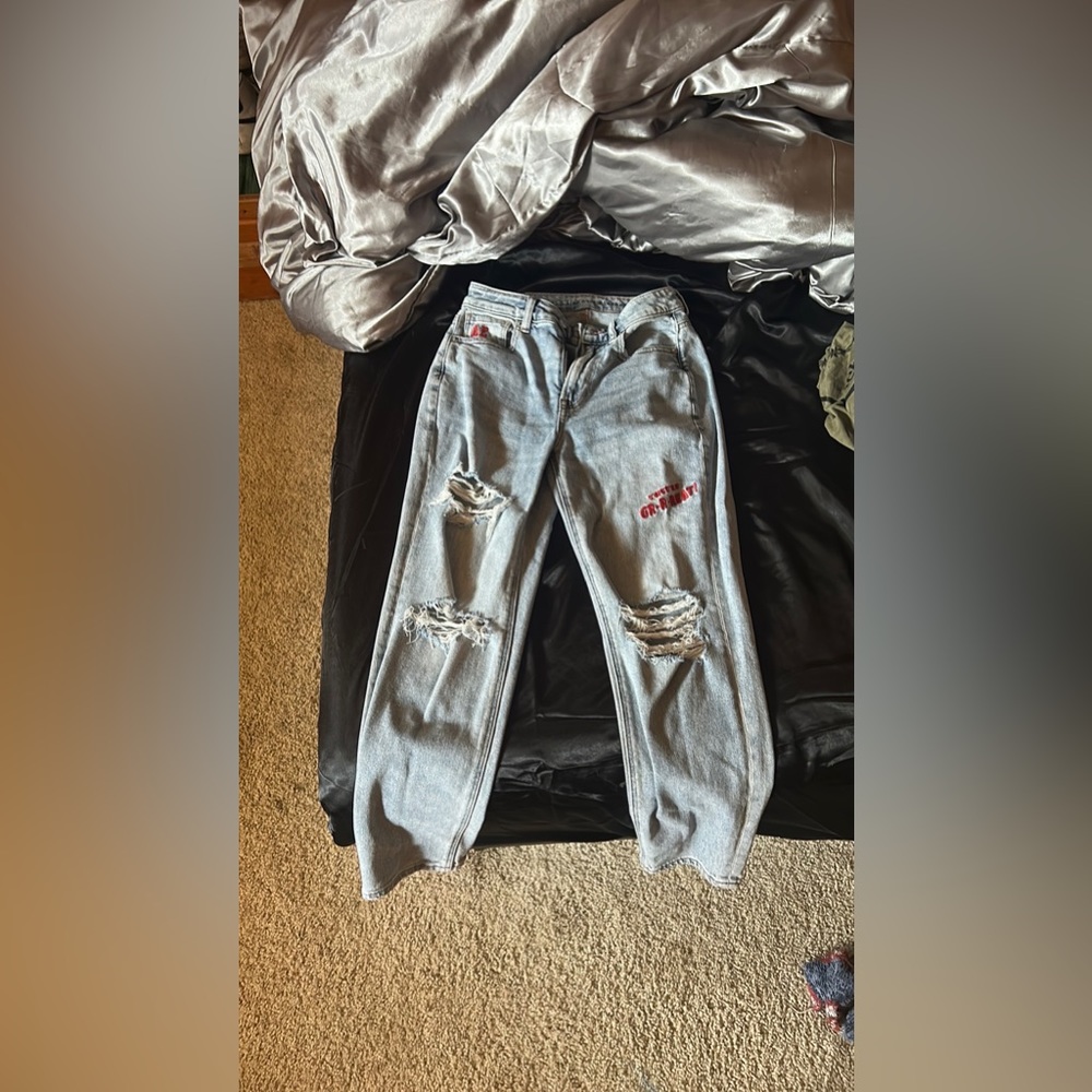 Graphic American Eagle jeans